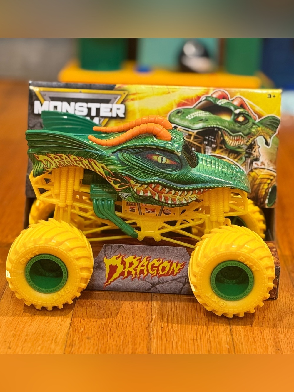 Monster Jam 1:24 Series 27 Dragon Monster Truck NWT
